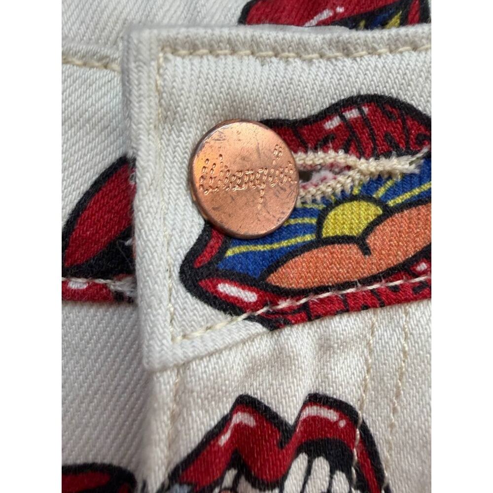 Wrangler High-Rise White Jeans with Red Lips Print - Picture 2 of 13